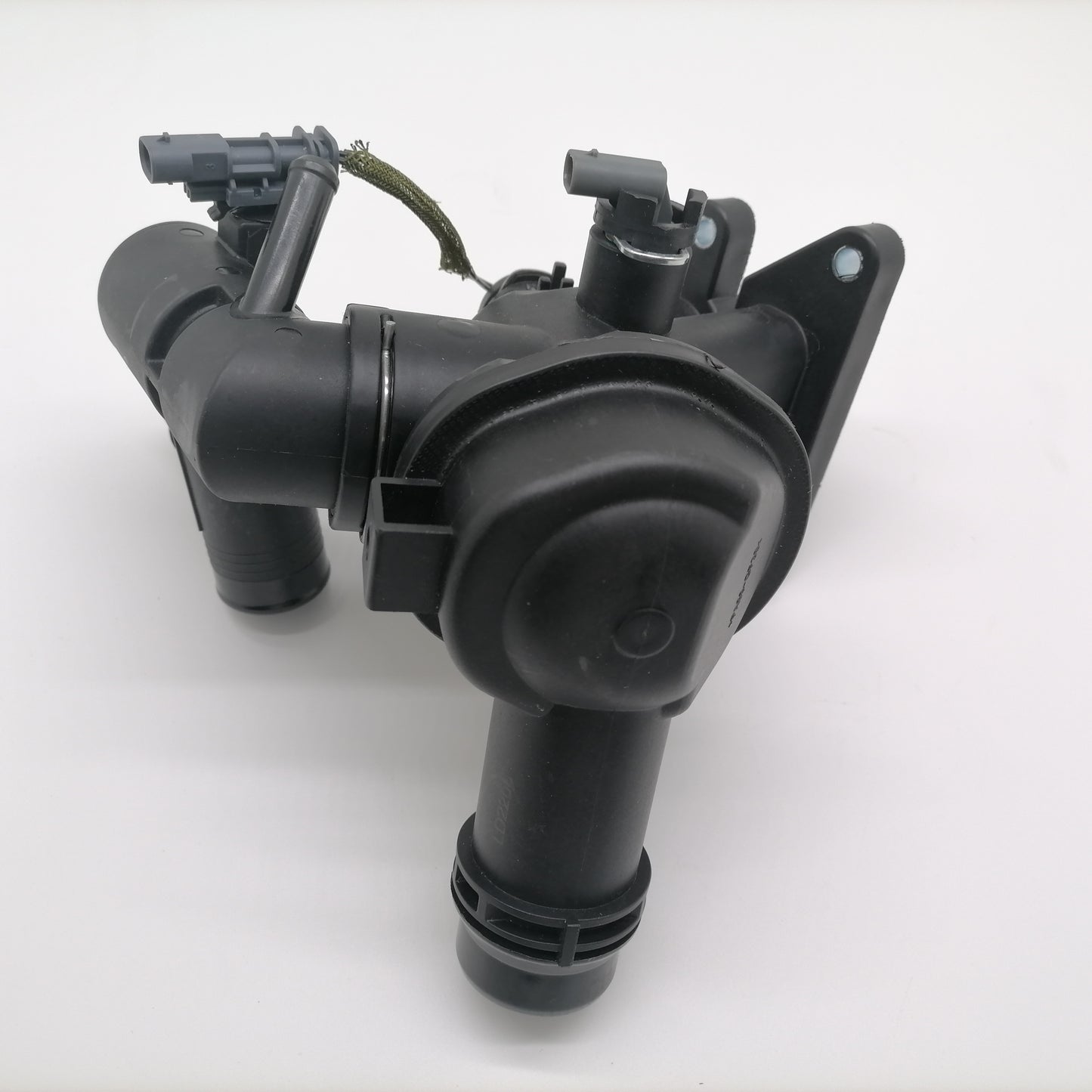 Thermostat LR140116 LR106640 LR093328 JDE40748 JDE39956 fits for Evoque(12-) Range Rover (13-) Range Rover Sports(14-) Discovery 4(10-)Sports(15-) Velar(17-)
