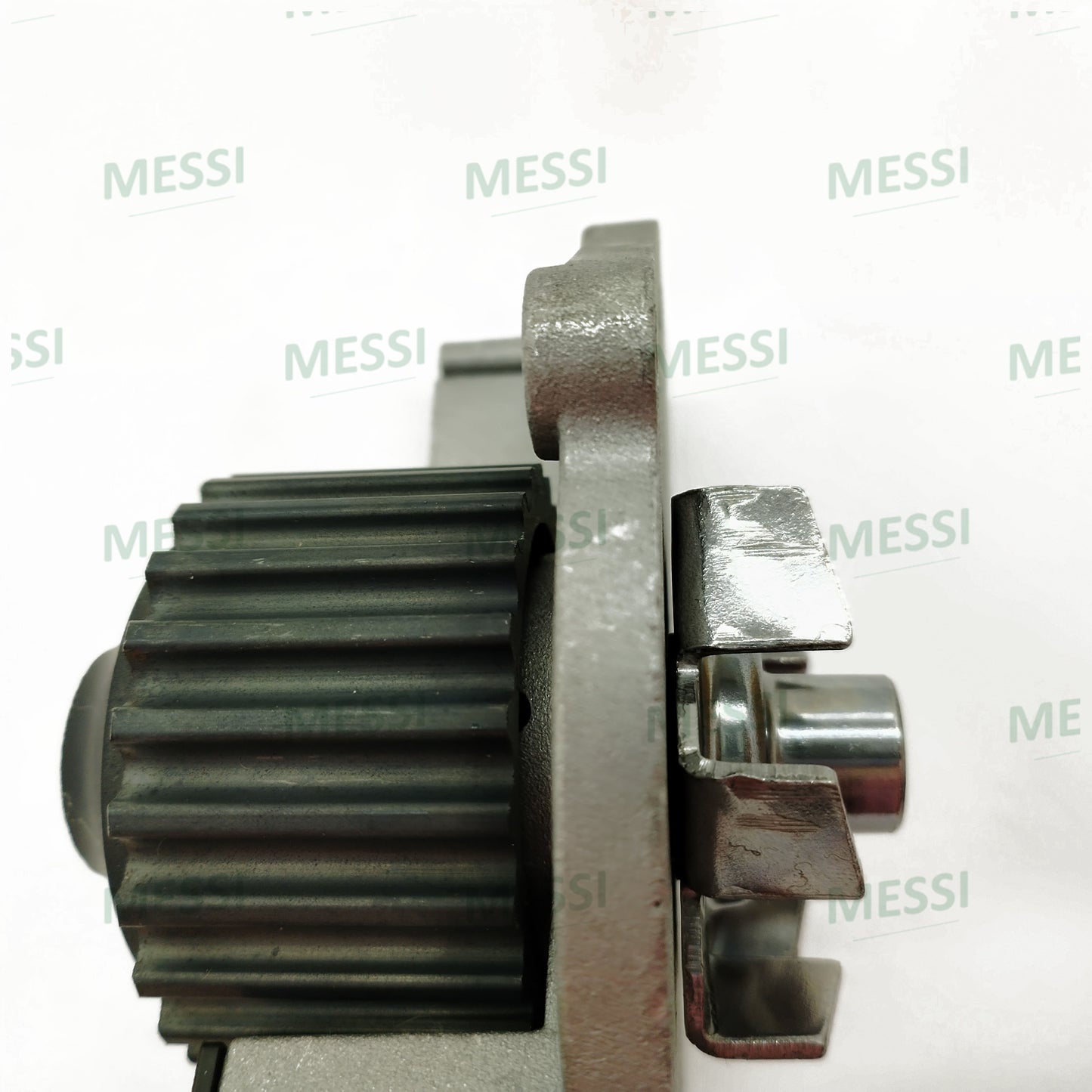 Water Pump PEB102510L fits for Freelander 1(96-06)