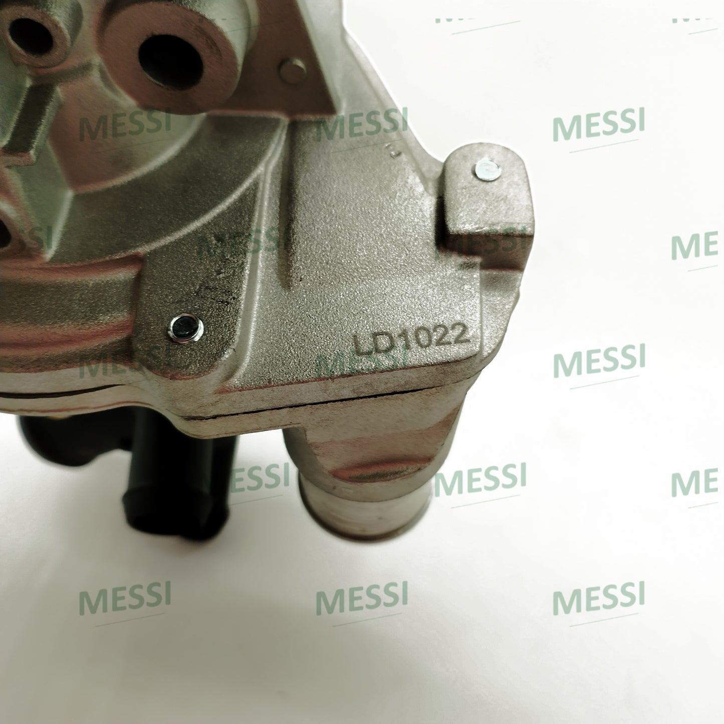 Water Pump LR071294 fits for Defender(07-)