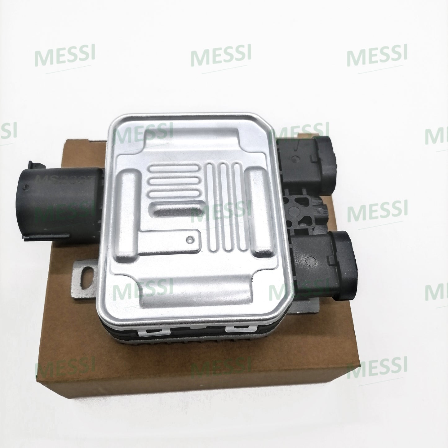 High Quality Auto Spare Parts LR011905M LR002660M Relay of LR011905 Fit for Freelander 2(06-14)