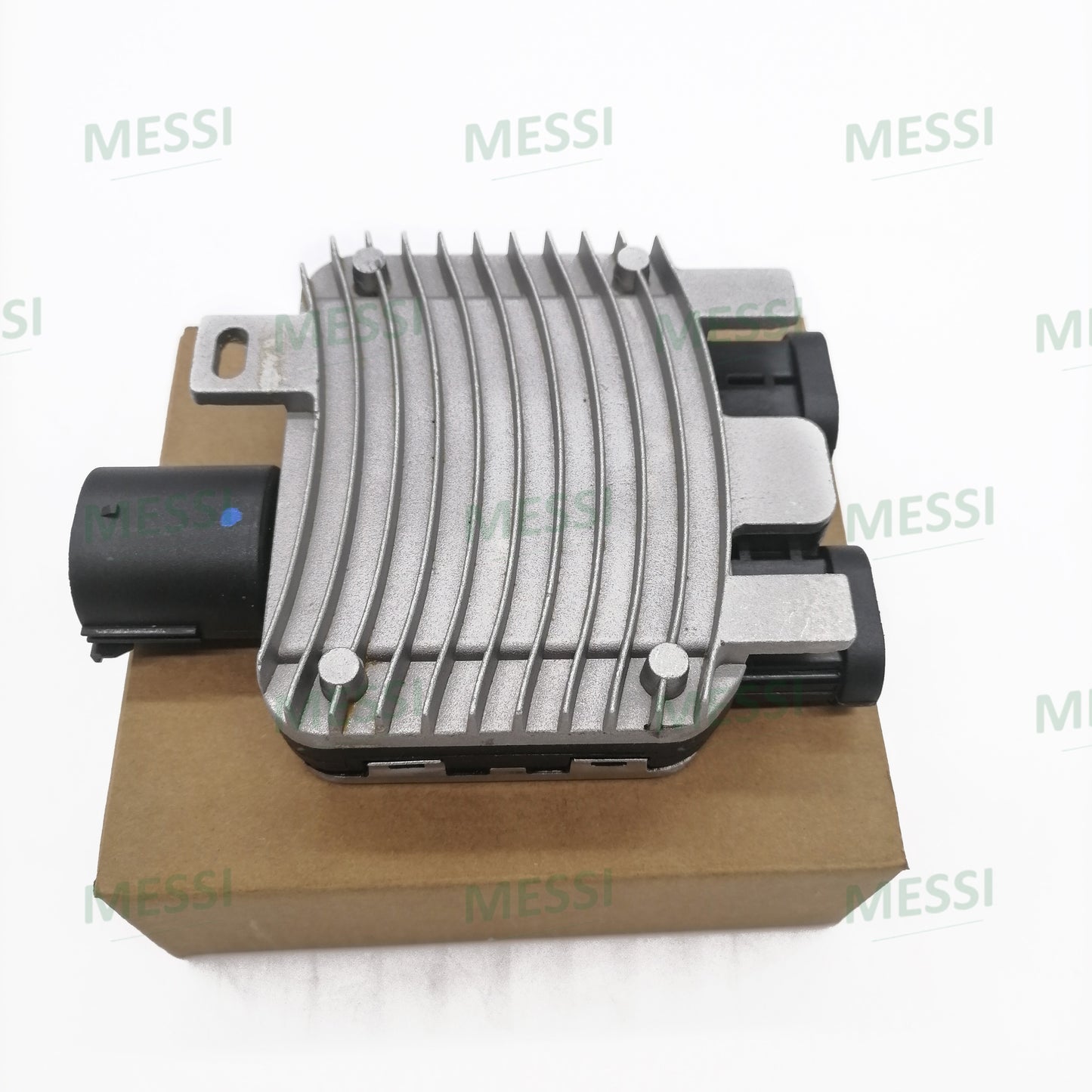 High Quality Auto Spare Parts LR011905M LR002660M Relay of LR011905 Fit for Freelander 2(06-14)