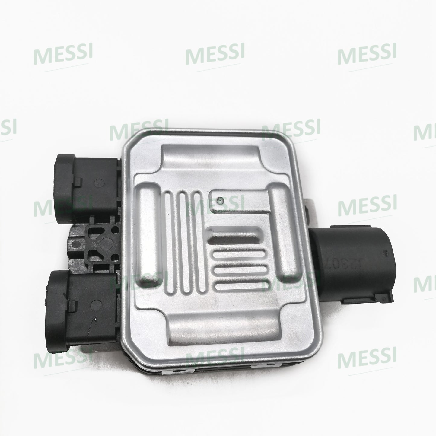 High Quality Auto Spare Parts LR011905M LR002660M Relay of LR011905 Fit for Freelander 2(06-14)